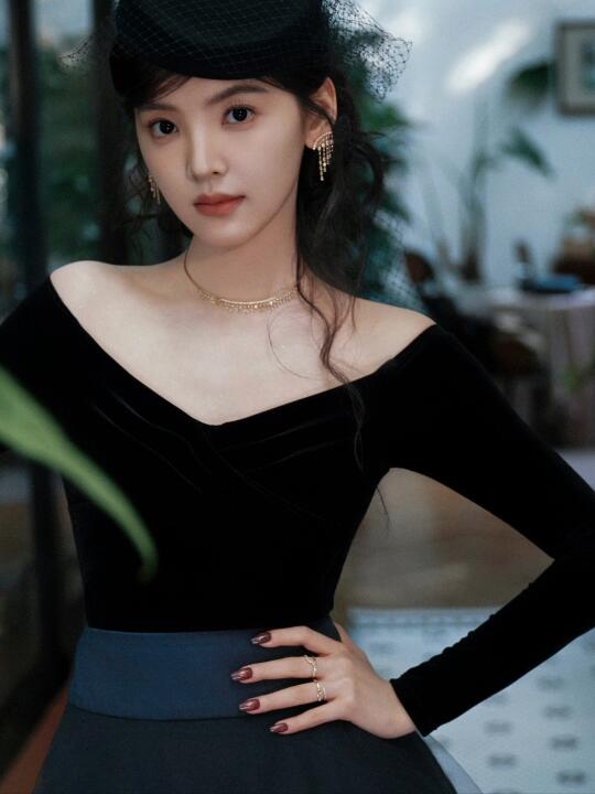 为章若楠化的复古名伶妆