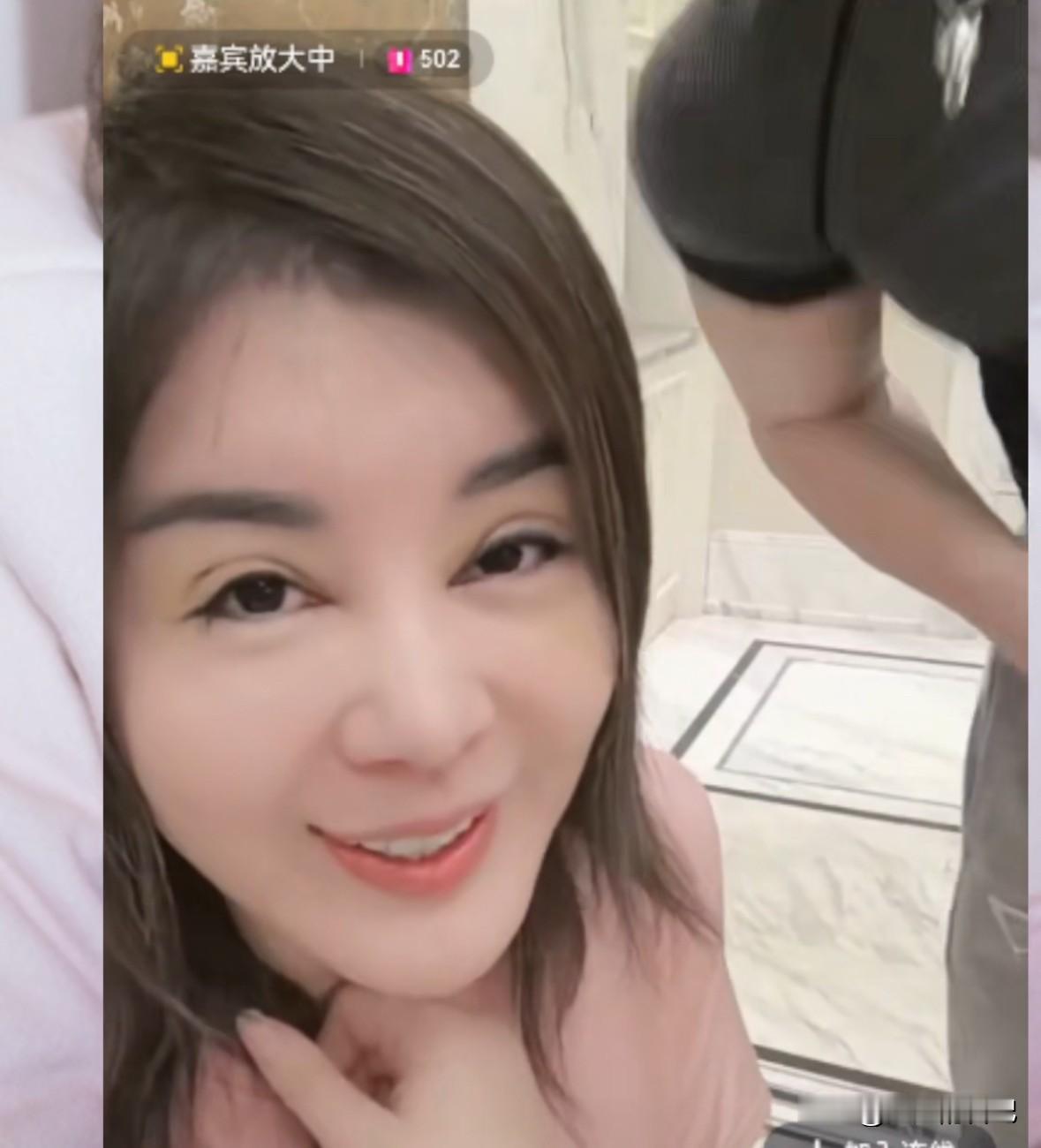 于文红官宣跟任任“分手”？这不是自己打自己脸么？
有人说是剧本，剧本也不能这么演