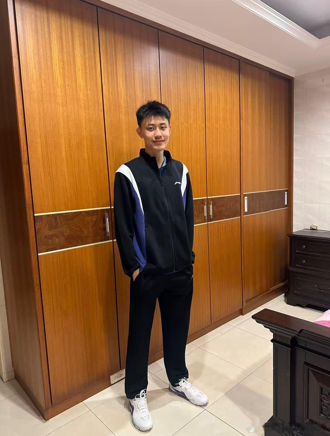 郑旻修（郑怡静弟弟）：很开心加入李宁，成为这个大家庭的一份子❤️因为有你们在背后