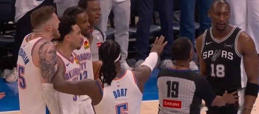 比永博在nba江湖地位有多硬！哈滕被指着鼻子说教，雷霆球员集体沉默，赛后，马刺悍