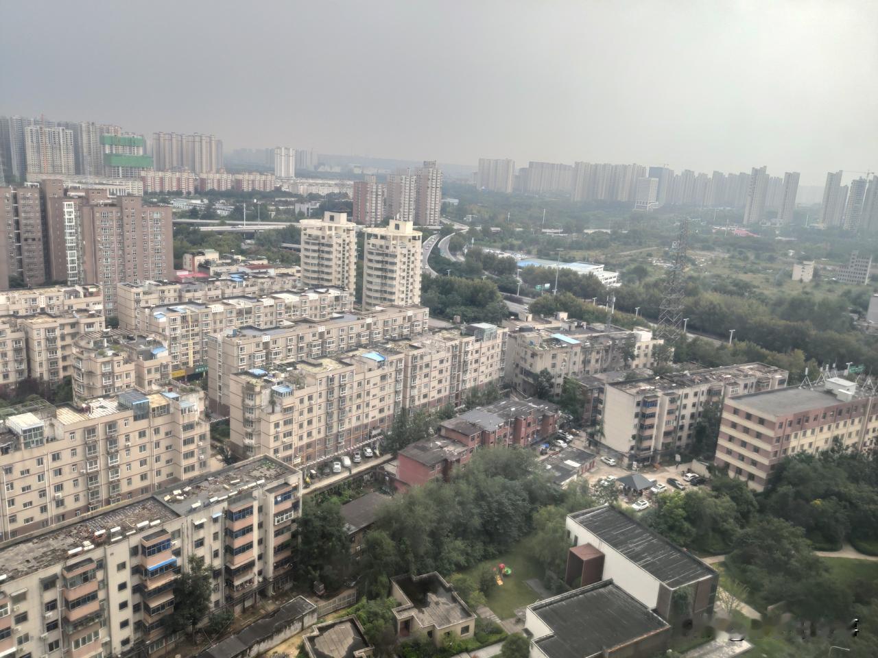 会当凌绝顶，一览众房小！