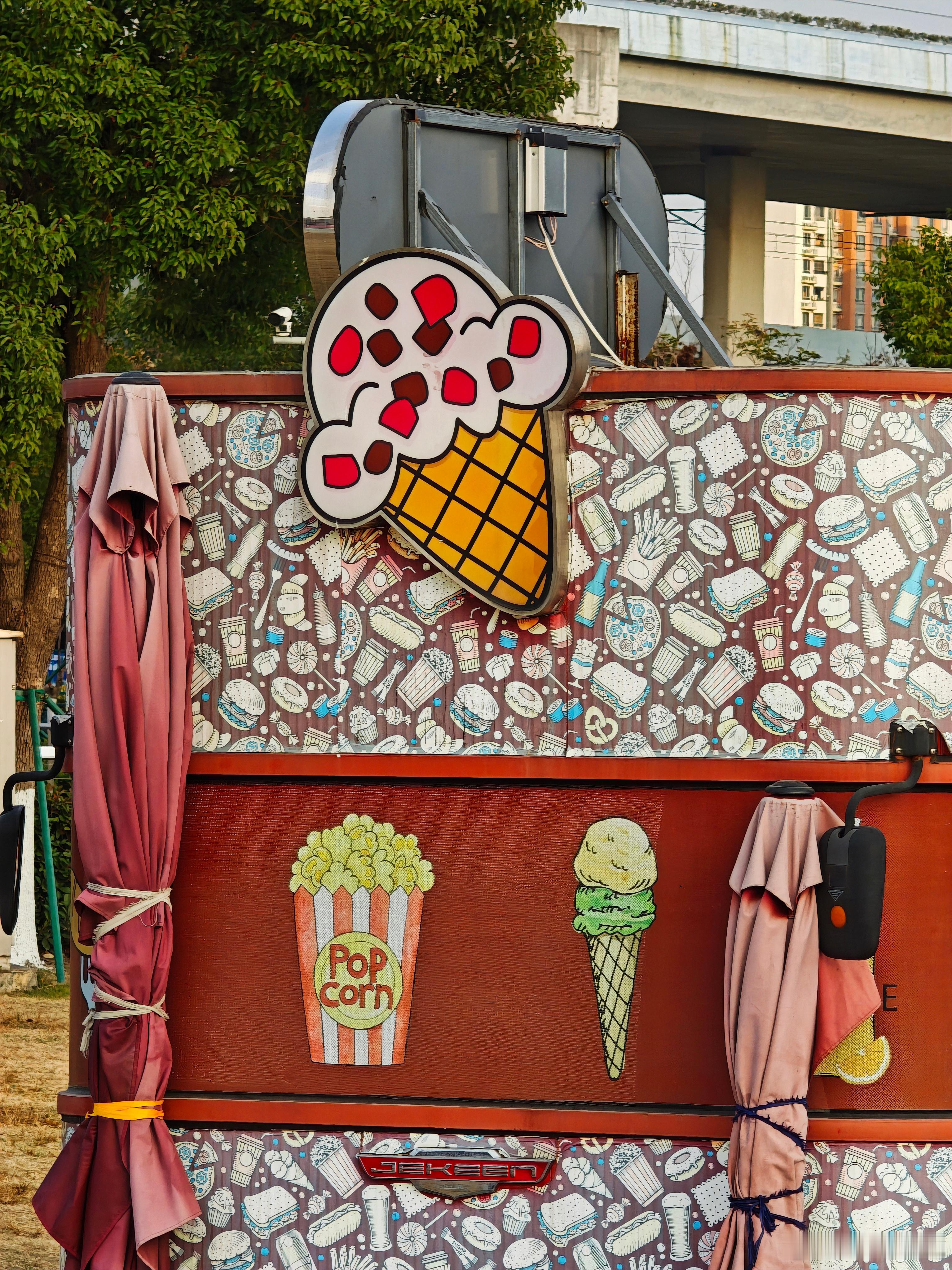 来点子系旗舰的相机样张对比（长焦10X 自动），大家觉得哪组更好？ 