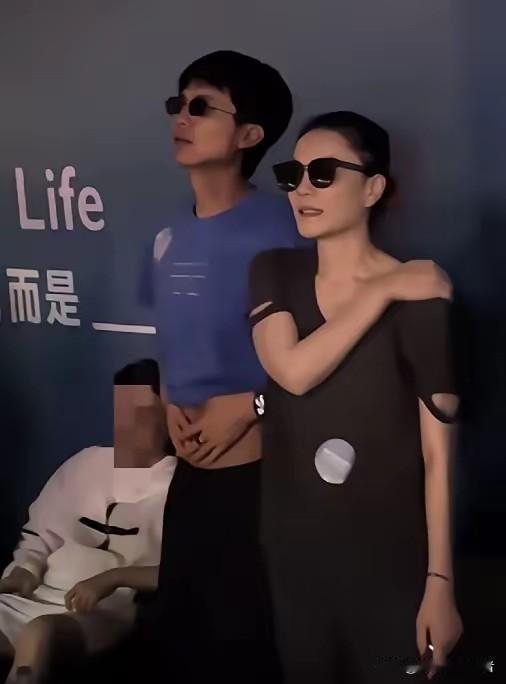 王菲身边的男孩挺帅气，听说拍照特好，所以王菲很器重他。
