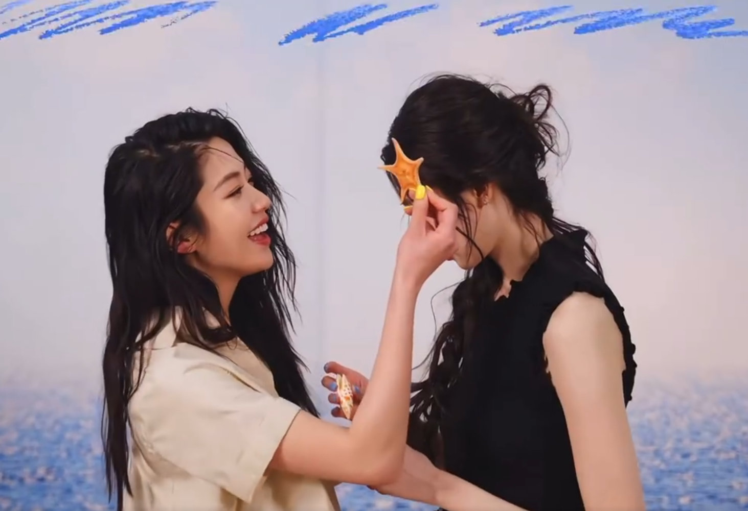 张艺凡向涵之亲了张艺凡🙋♀️X 向涵之🙋♀️含金量太高了！00花梦幻联动be