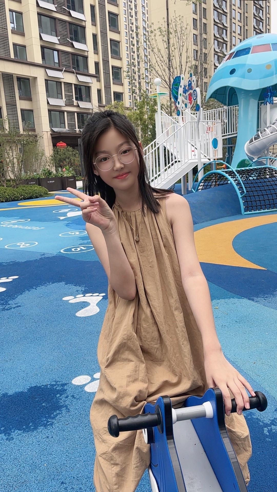 不求所有的日子都泛着光，只愿每一天都承载着健康. 温暖和幸福