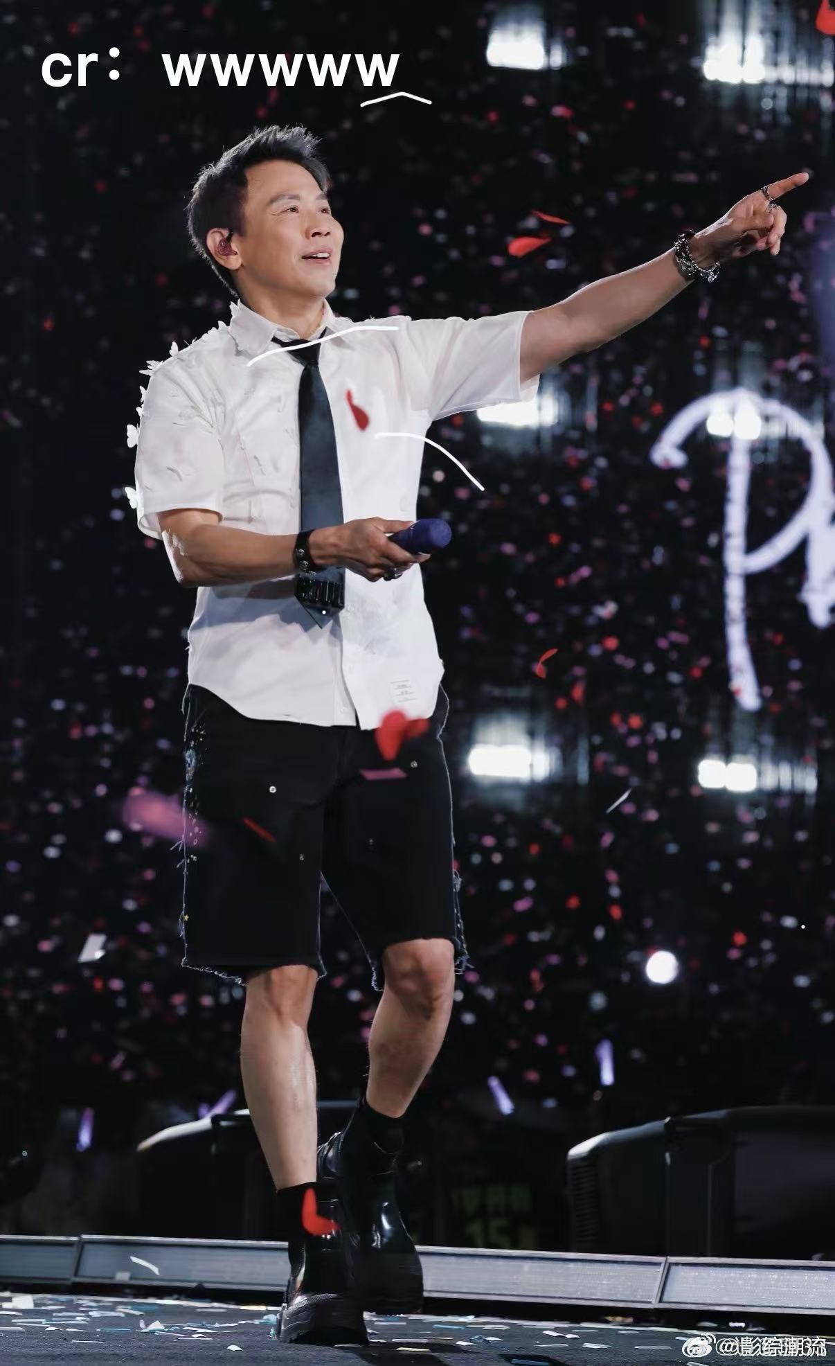 陶喆重返二十岁这竟然是陶喆 谁能想到现在的陶喆状态能这么好新巡演舞台穿搭干净利落