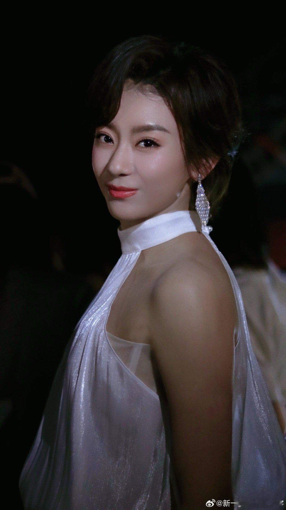 从戏曲舞台到乘风赛场，侯宇直呼刺激，国风碰撞舞台太有看点！侯宇觉得浪姐刺激乘风2