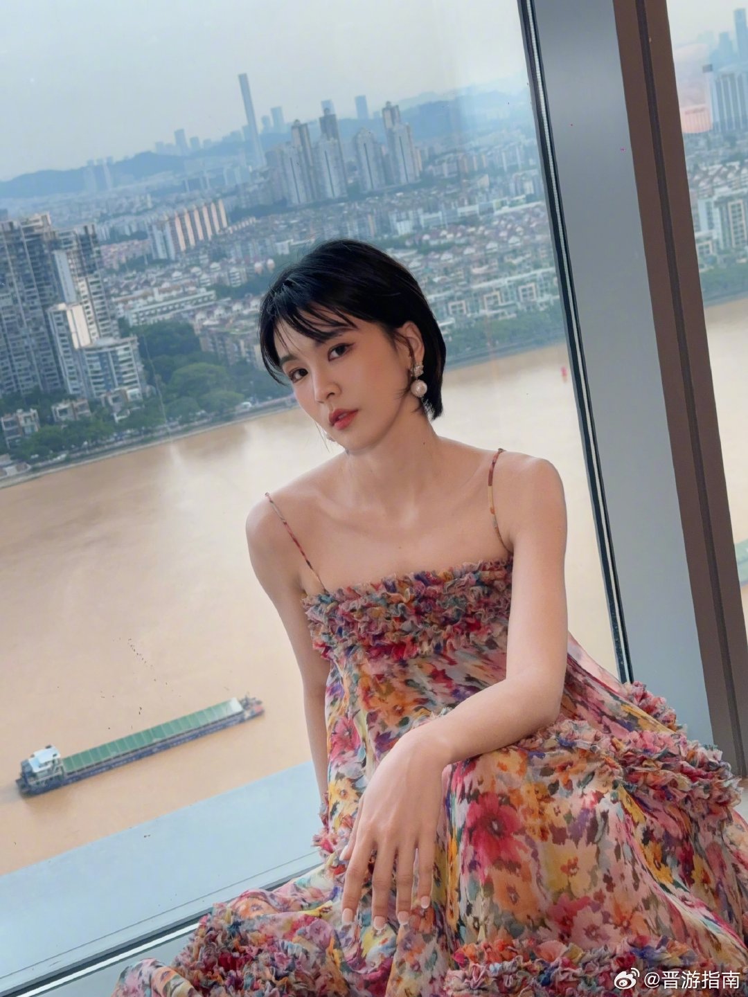 曾沛慈跟风玩梗曾沛慈OMG你吓到我了 曾沛慈发了18张浪姐合照曾沛慈自创穿搭吐槽