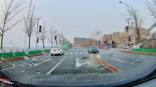 他脑子：啊？？啊？？咋了？
他的腰：跑啊！快啊！
他的腿：这次跟“腰”，脑子不中