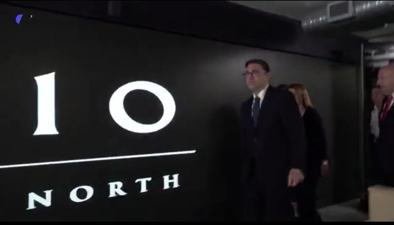 英国首相安迪·伯纳姆Andy Burnham抵达曼彻斯特，启用新设立的“北方唐宁