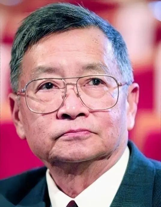 1969年，37岁梁从诫被下放江西劳动，妻子周如枚立刻提离婚，还给儿子改名换姓，
