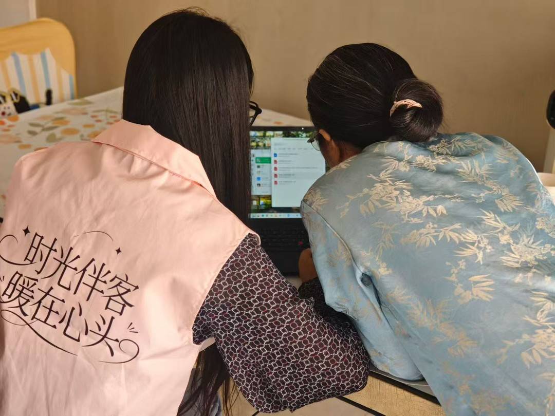 “共享儿女“还是“情绪护工”？雇人尽孝潜藏法律风险｜封面观察