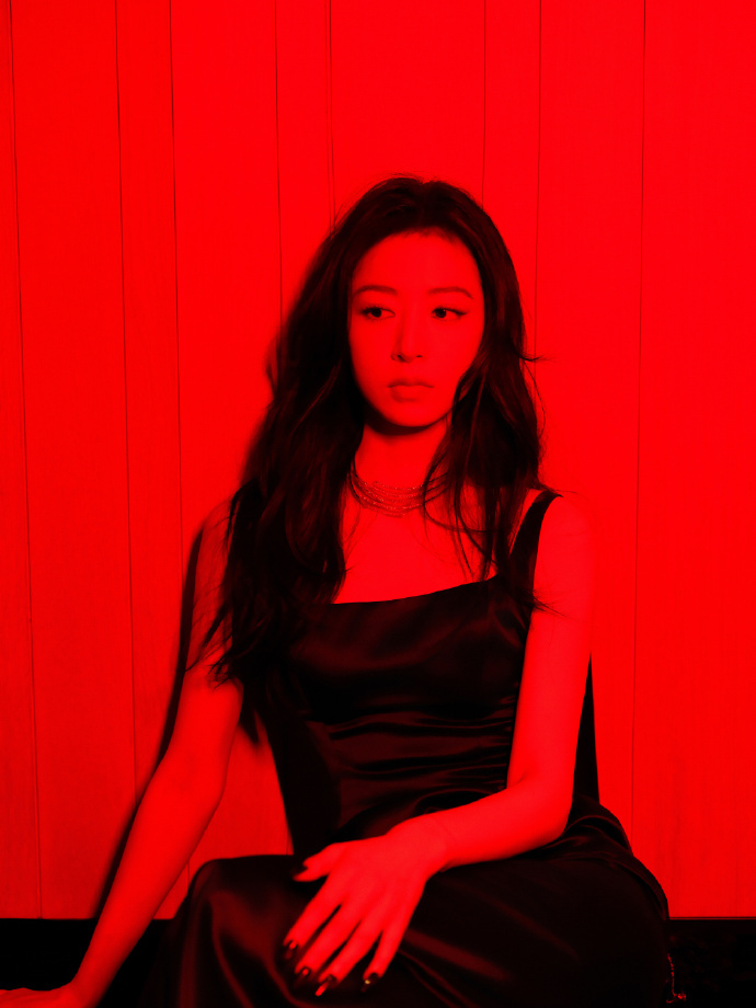 周雨彤工作室是有什么心事吗 