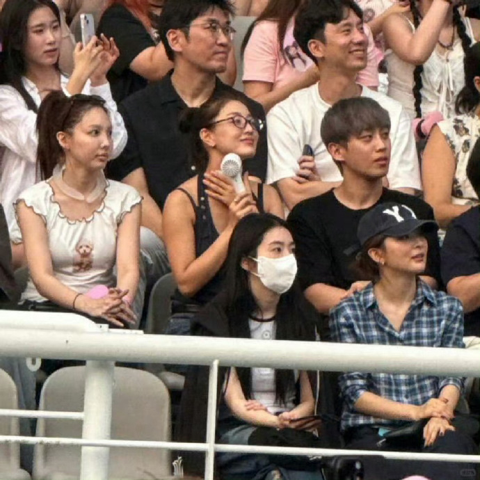 全世界都去看BLACKPINK演唱会了 Red velvet涩琪、Irene和T