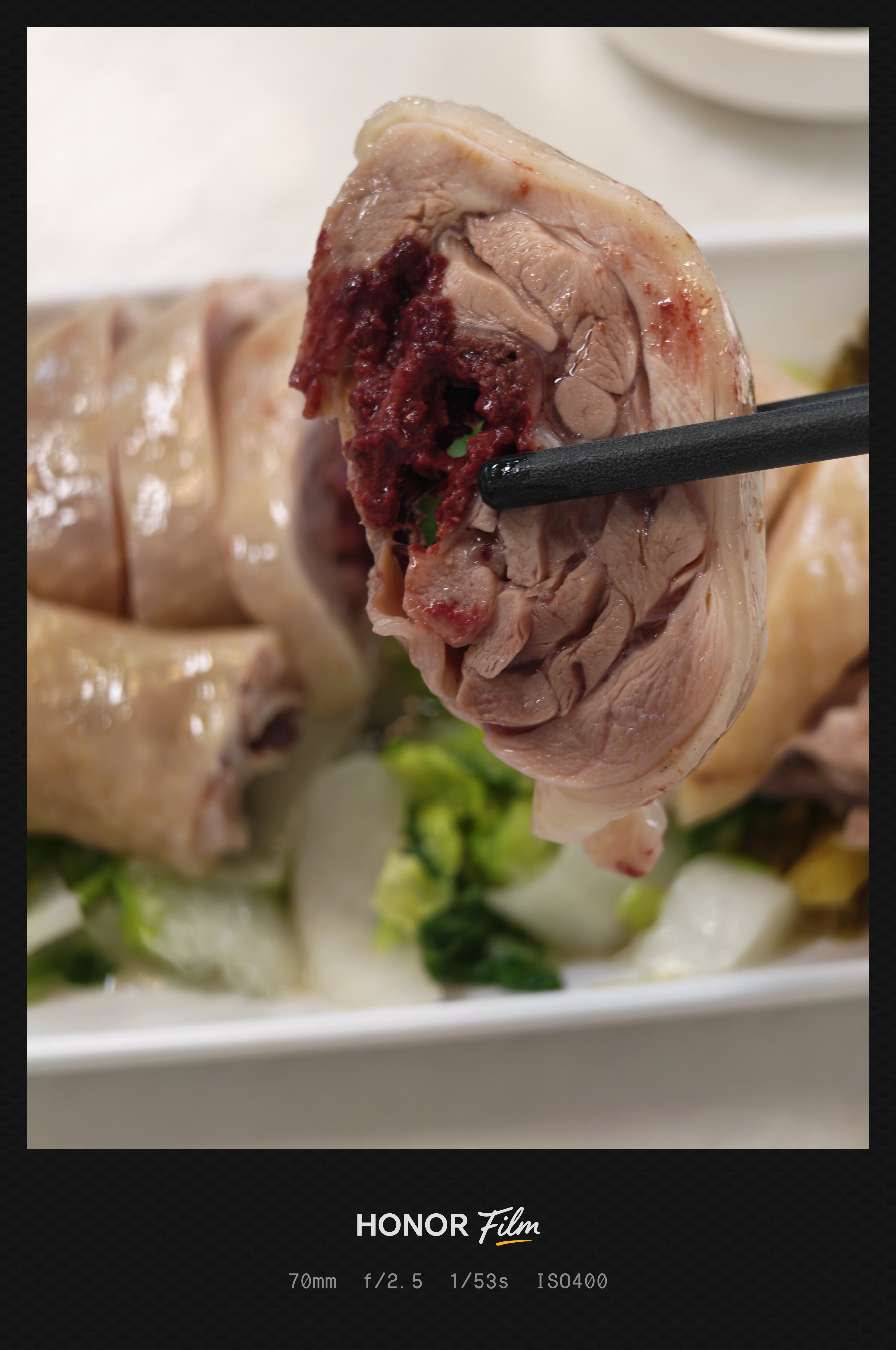 好久没有吃白切鸡了，中午来吃个白切鸡饭，听说带血的白切鸡才正宗，是不是真的？[流