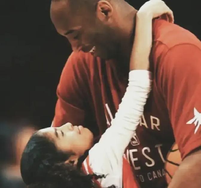 科比离世后留下40亿巨额遗产，亲生父母与妹妹却分文未得——这个看似“绝情”的安排