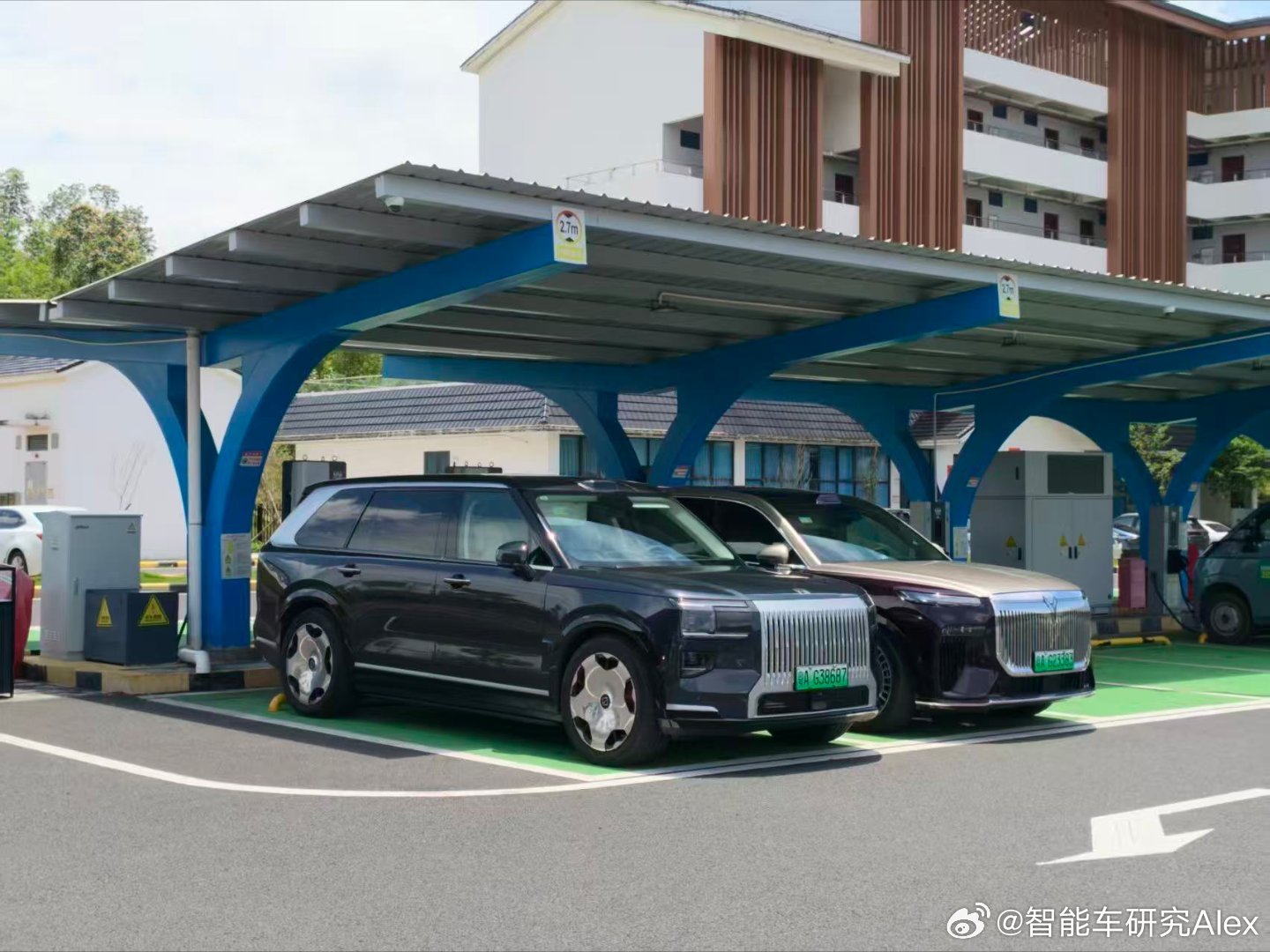 真人版龟兔赛跑啊。本来我是晚半个小时出发的，结果他们硬要吃个煲仔饭，等了半小时才