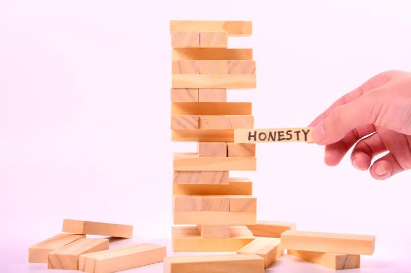 我觉得一个人最可贵的品格是尊重。
尊重体现在生活的方方面面。比如尊重他人的选择，