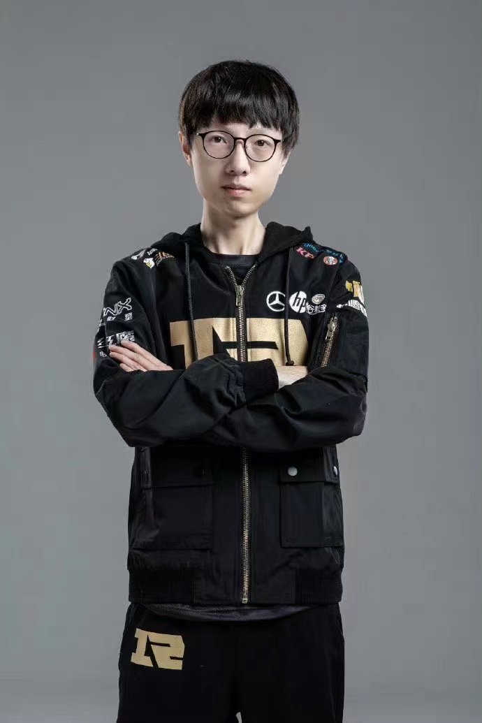 #mlxg打算卖包子# 那这包子不得是香锅馅的啊[嘻嘻] ​​​