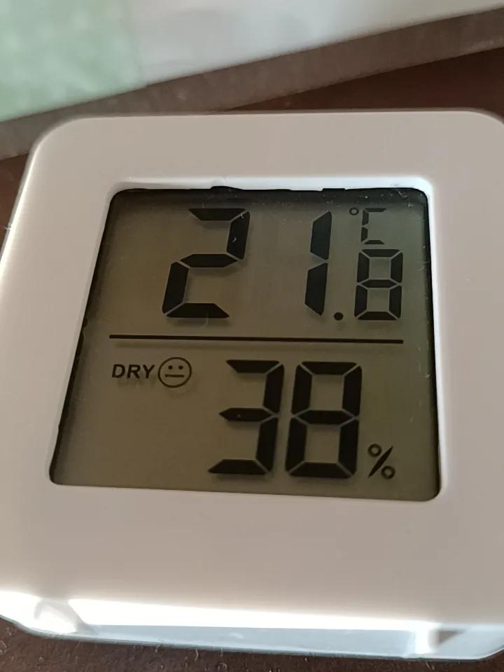 这几天沈阳的天气很热，有的人都穿裙子穿短裤了，真是像夏天一样啊。
       