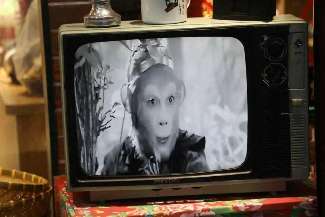 你小时候蹭过电视吗？
我小的时候住在矿区，上世纪80年代初，黑白电视机开始走进人