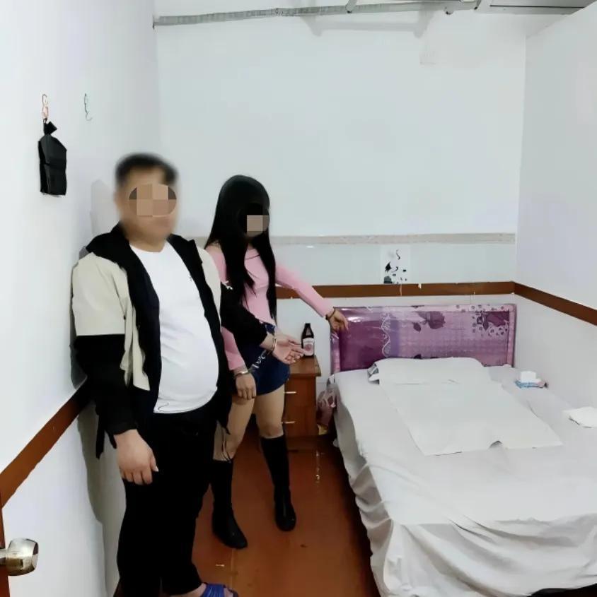 北京，一男子与失足女相约在一处出租屋内，然而男子仅待了几分钟就离开了，并给失足女