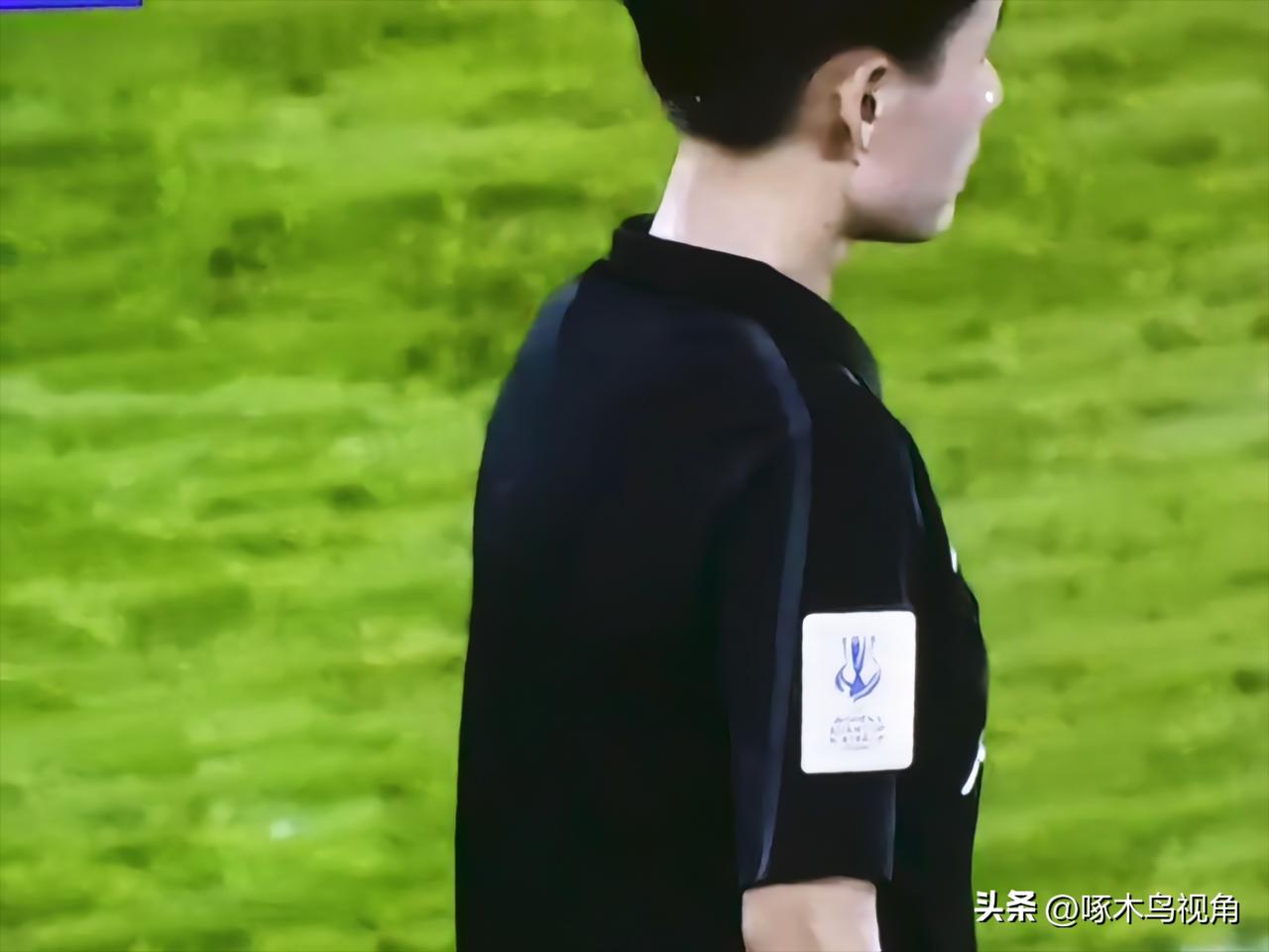 女足亚洲杯中国2—1朝鲜，裁判判罚你满意吗？
一场巨大争议的比赛，最终中国队2—