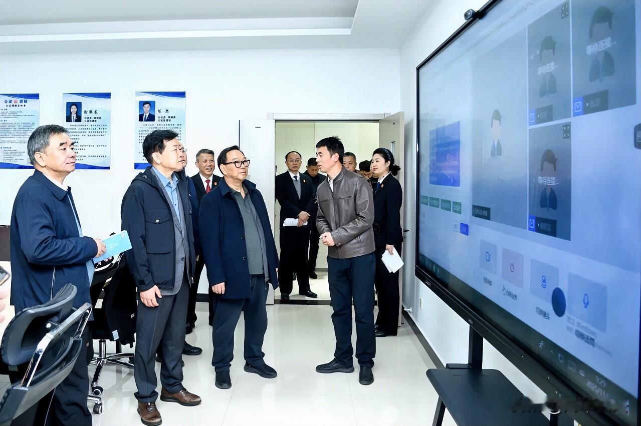 11月19日至20日，省法院咨询委员会第二调研组到徐州专题调研协同推进综治中心规