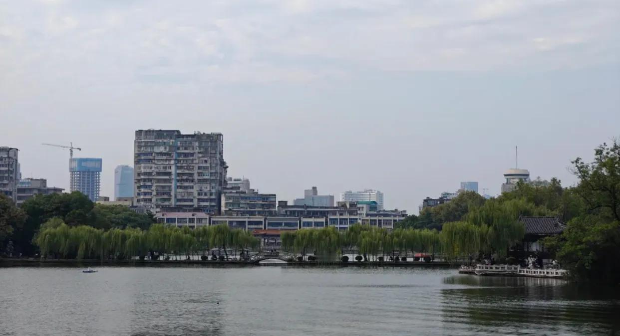 你发现了吗？这年头，靠读书改变命运的时代已经过去了八九十年代

步入职场后，你会