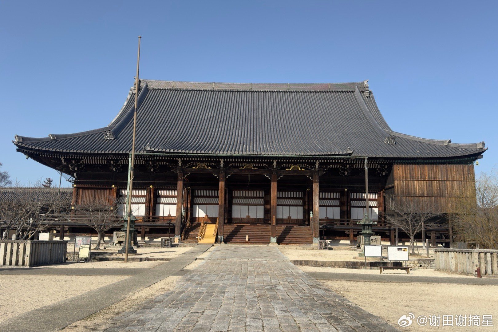 专修寺，三重县的国宝古迹。这是日本“净土真宗”十派之一高田派的本山寺院，最早的本