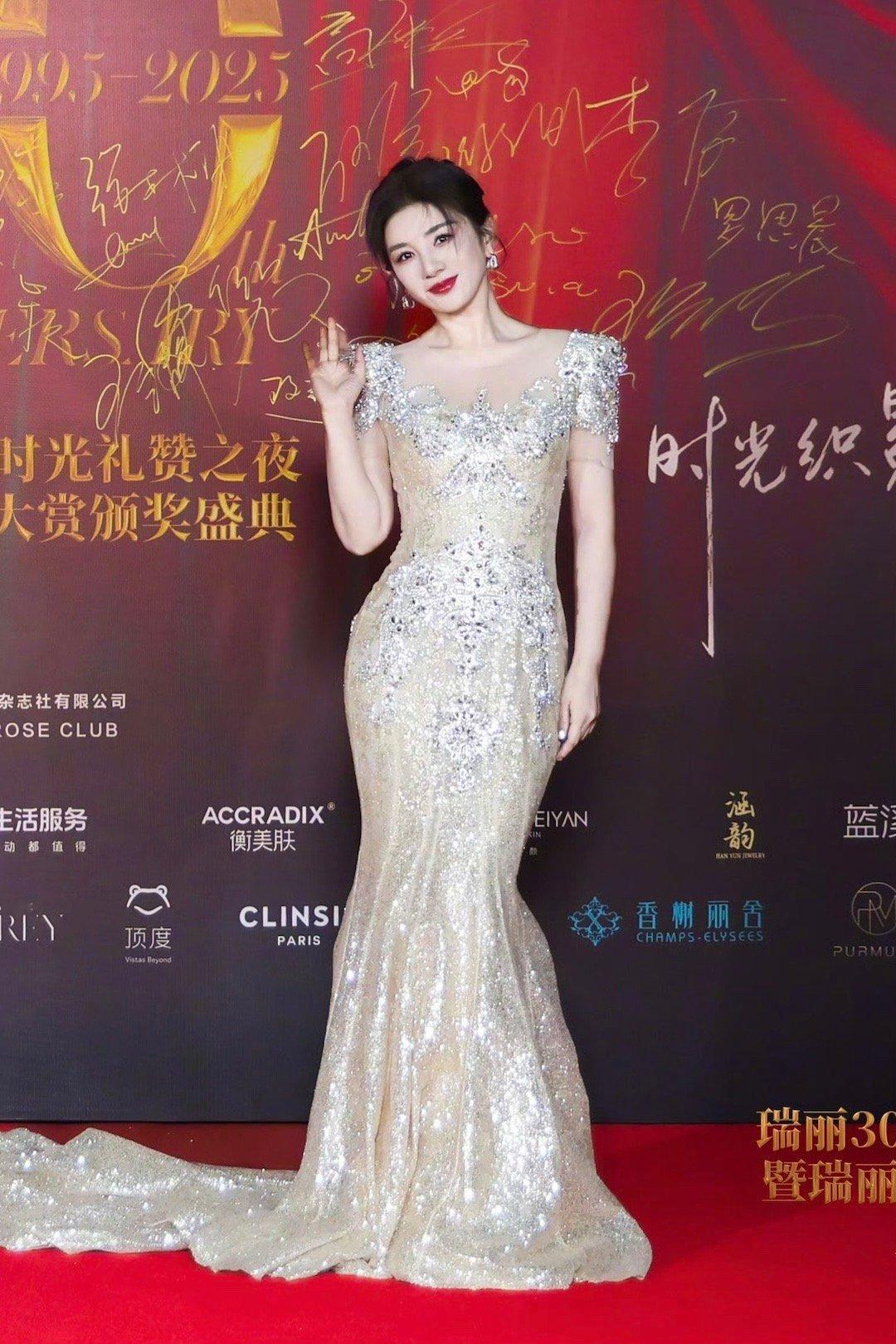 瑞丽30周年时光礼赞之夜艺人红毯Look一览✨高卿尘、孔雪儿、赵雅芝、高伟光、黄