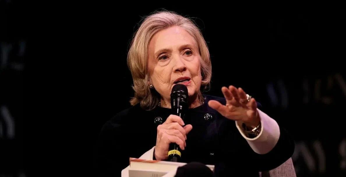 希拉里把话挑明了，直接对内塔尼亚胡开火！

她说，“我百分百支持以色列。”紧接着