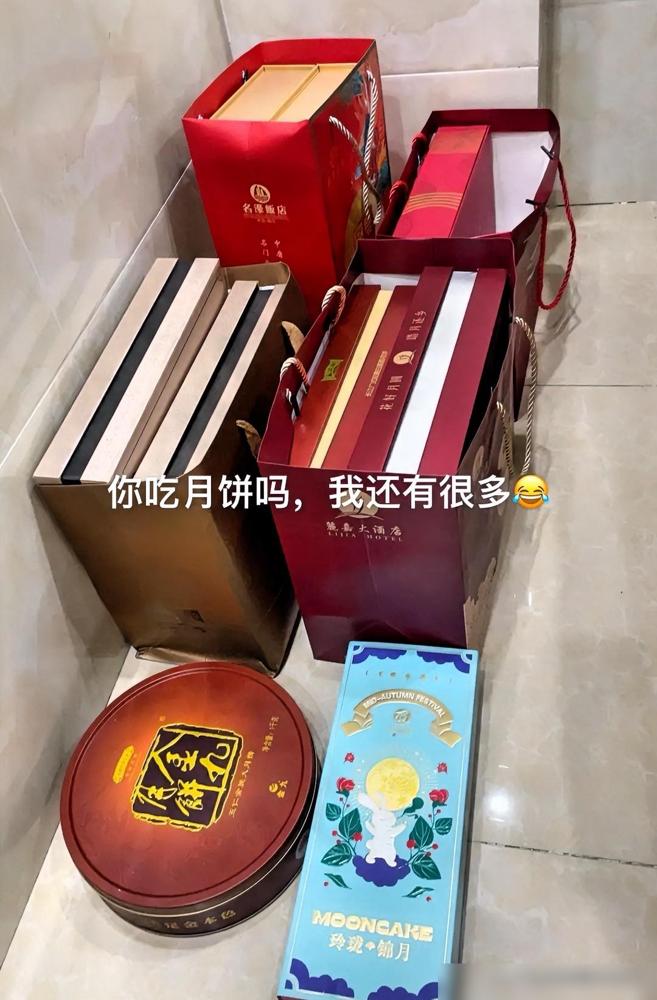 今天我们单位炸了。

真的，炸了。普通员工过节费100，领导1000。前几天大会