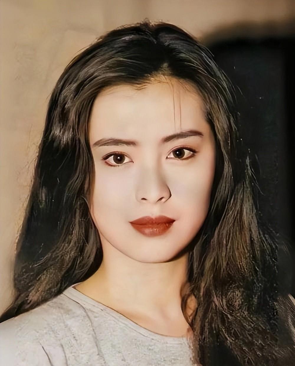 很多人等了22年，以为王祖贤当年突然离开，一定藏着一场刻骨铭心的情伤。可59岁的