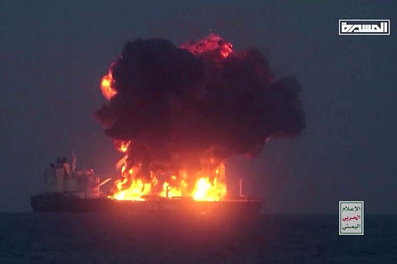 曼德海峡流量骤降30%、沙特油轮遇袭后罕见沉默——胡塞武装这轮出手，不止是也门内