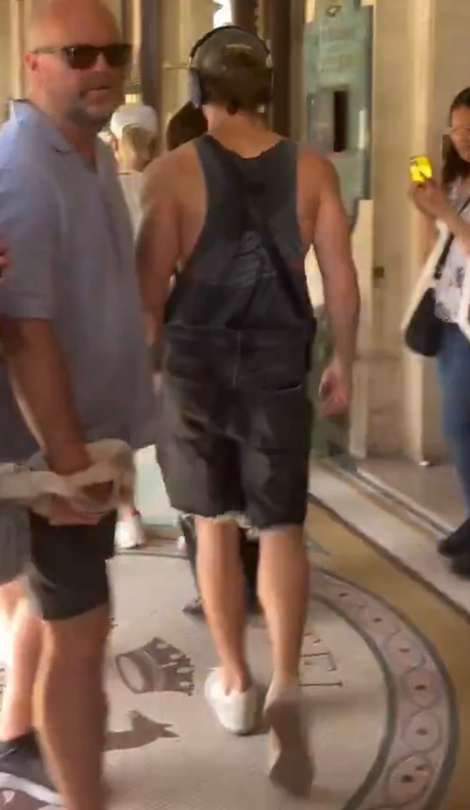 啊小腿纹身Yikes真的没了！？！？ 震惊 怪不得多伦多也没看到。他哪里有时间去