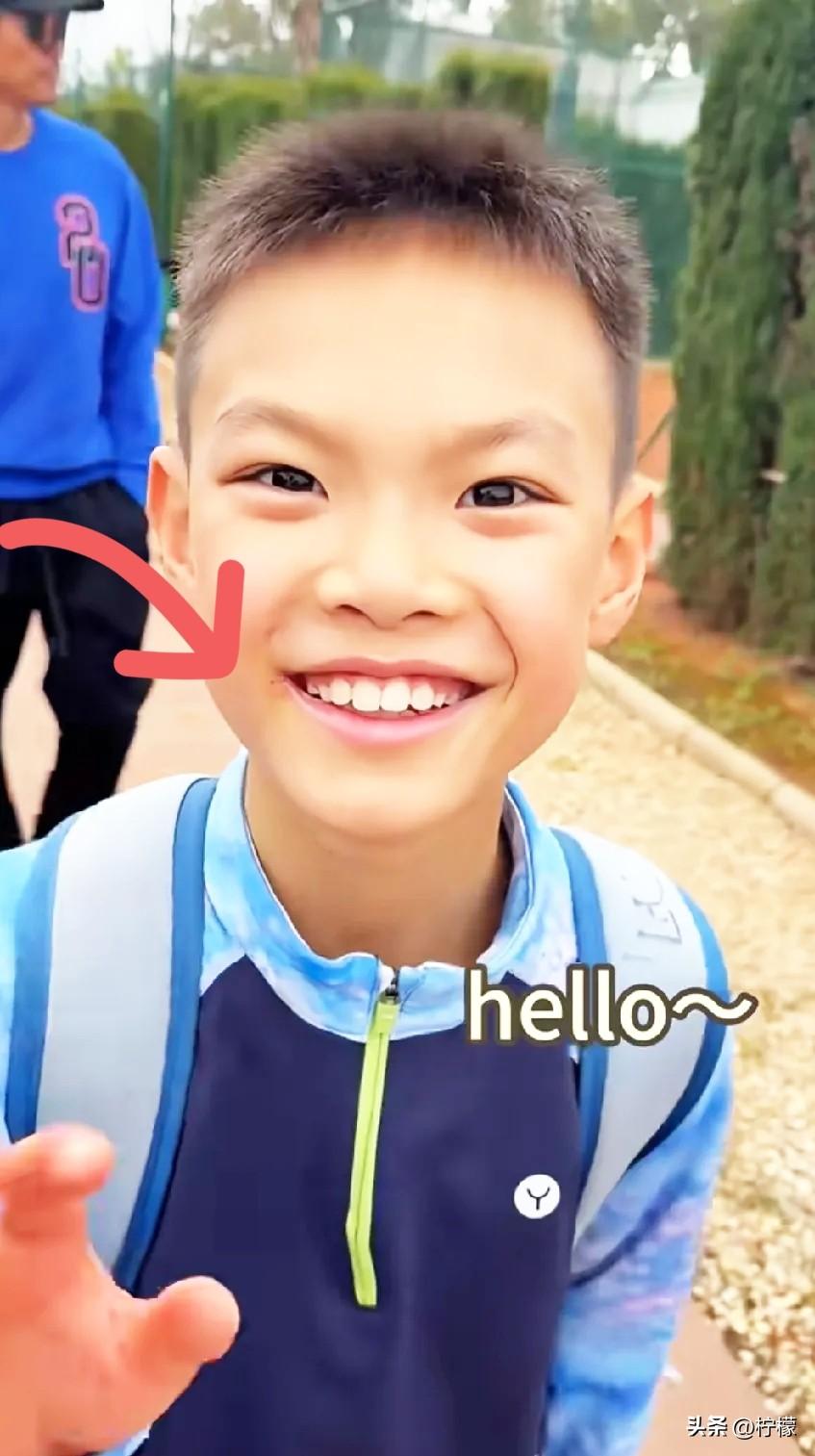 谢杏芳的宽容，
果然还是很有效果的！
 
看到林丹现身西班牙给儿子当陪练爸爸，瞬