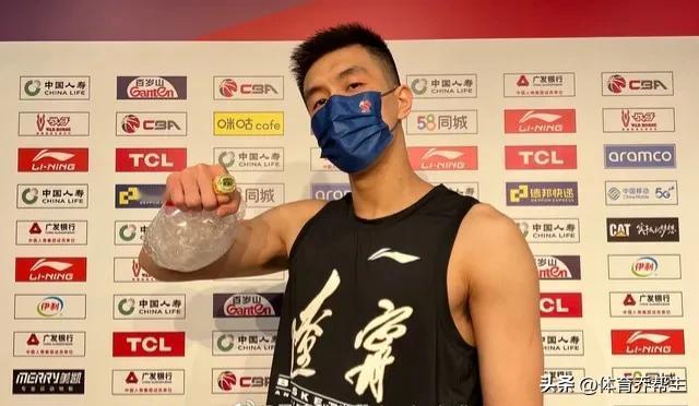 历史性时刻定在11月3日，根据新赛季赛程广州龙狮将于11月3日客场迎战辽宁男篮，