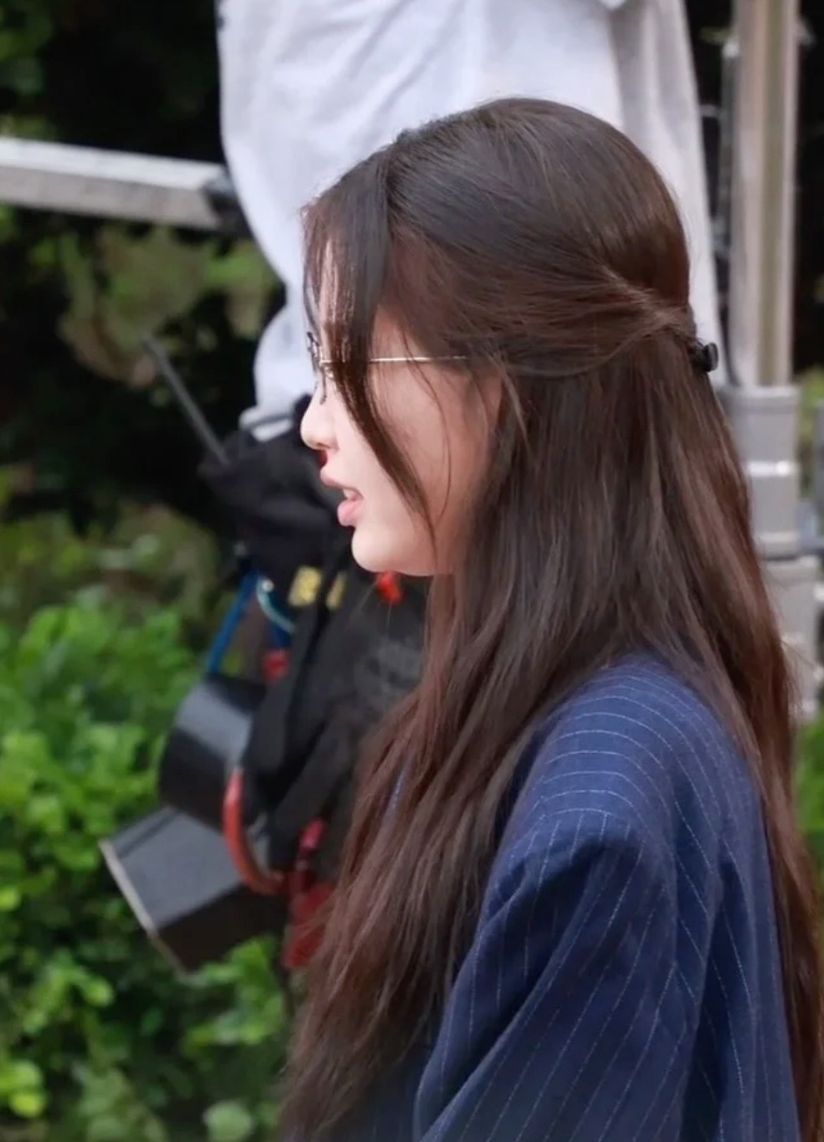 哇塞，很少在明星里能看到这么立体的侧颜了