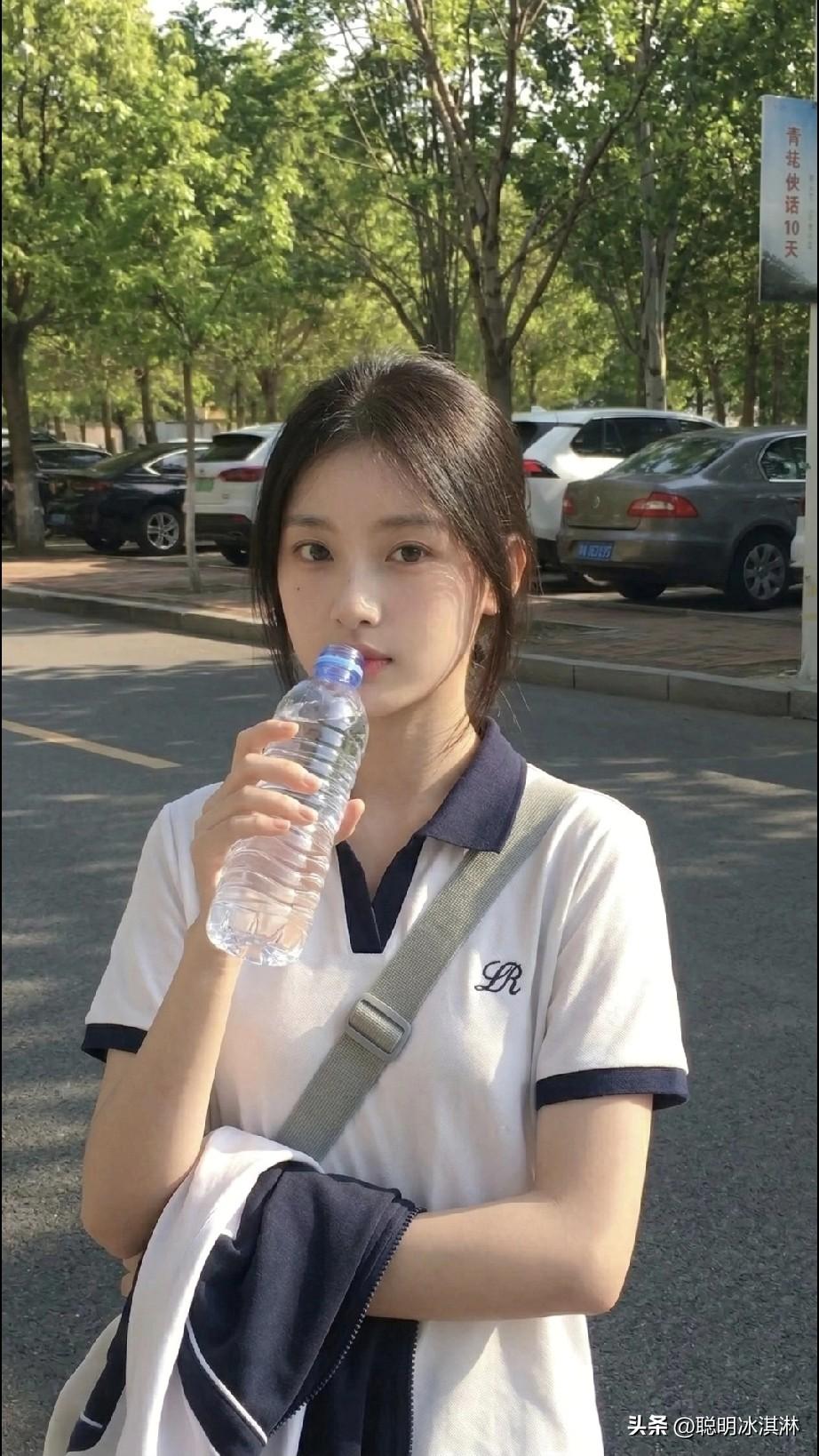 不管人生多煎熬，眉眼都要带着笑