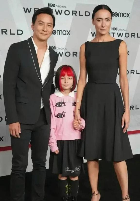 原来吴彦祖的老婆是长这个样子的啊 