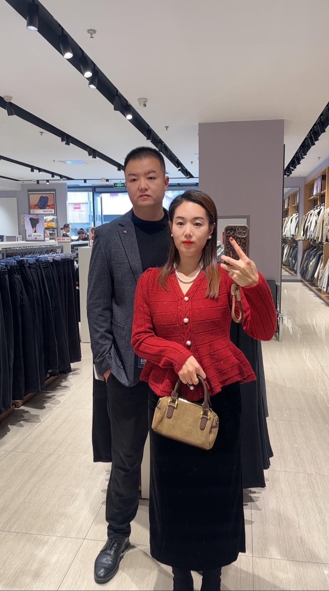 人在知足的时候最富有，
人在珍惜的时候最幸福，
慢慢的你会发现
什么大富大贵，大
