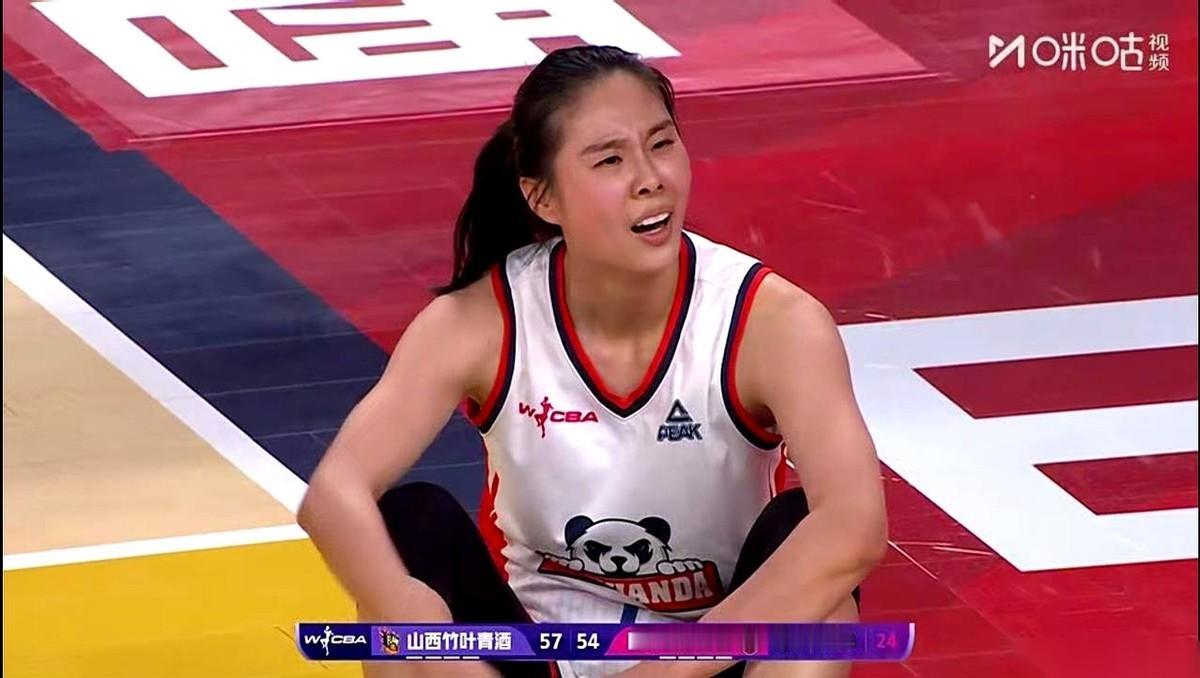 这赛季WCBA总决赛的“抢五”大戏，硬生生把写好的剧本撕得粉碎。
山西红灯笼体育