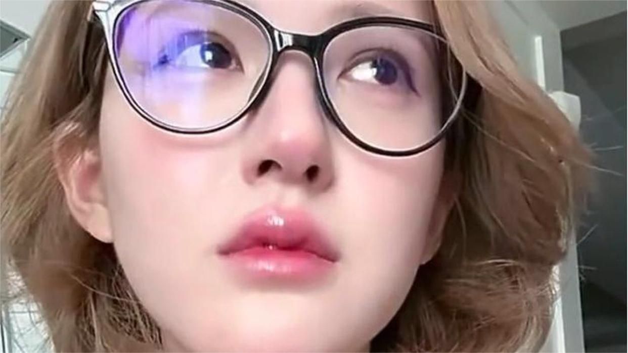 赵露思：两年前爸爸得了癌症，她在剧组，没让她回家，非常的煎熬