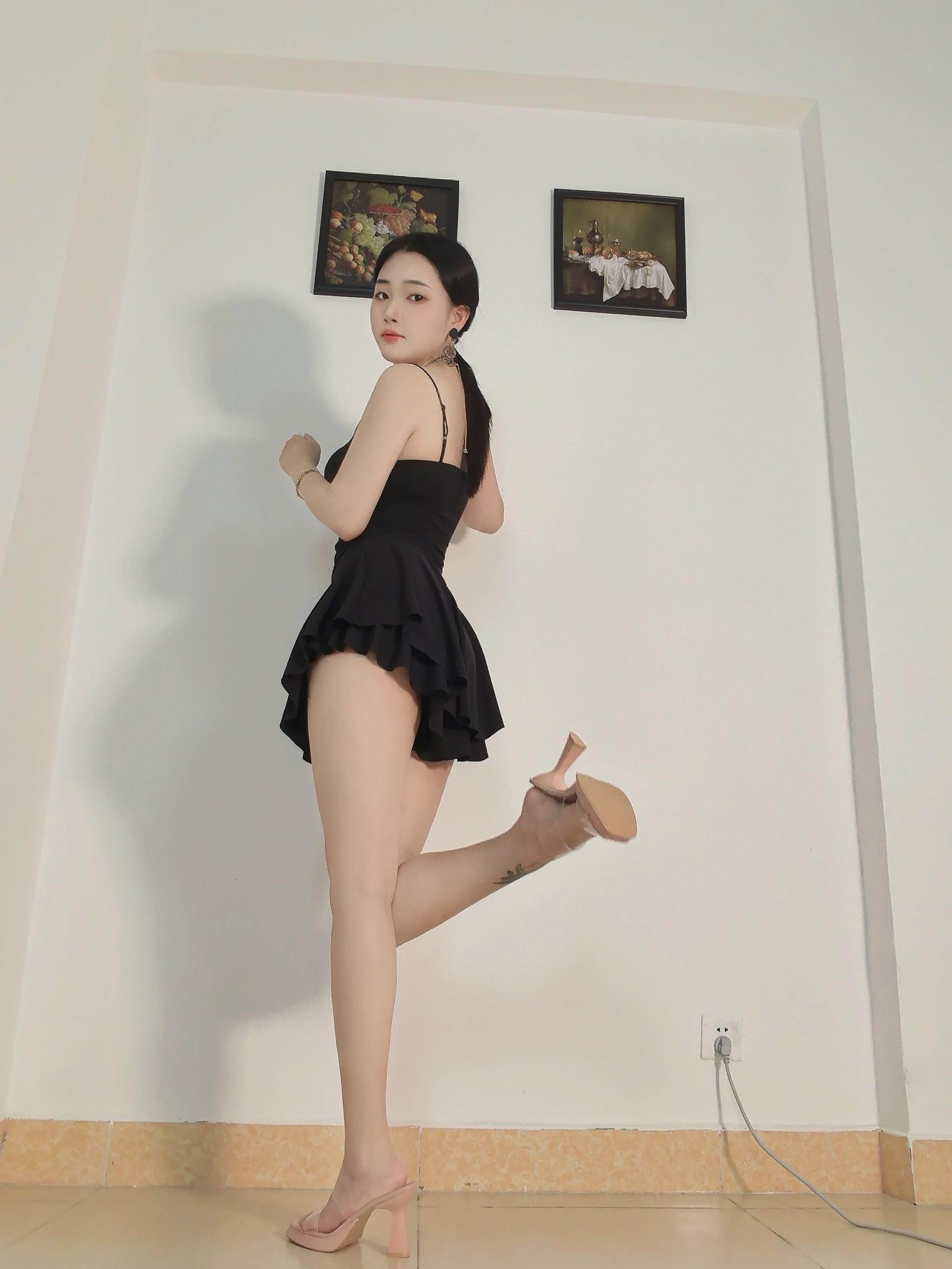 我们只是朋友 你不要有太多情绪。