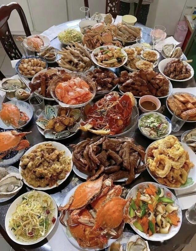 这样一桌菜，够几个人吃了？