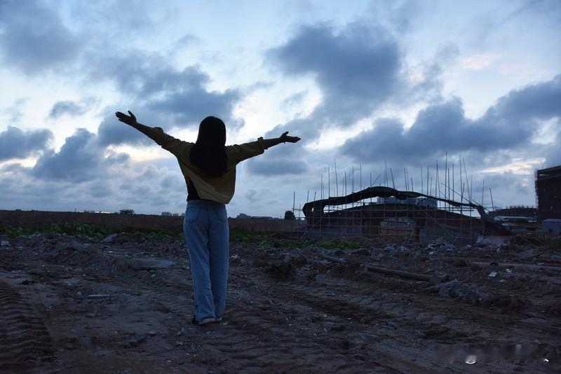 在社会上，时常能听到不少中青年抱怨，自家父母十分讨人嫌。这究竟是何原因造成的呢？