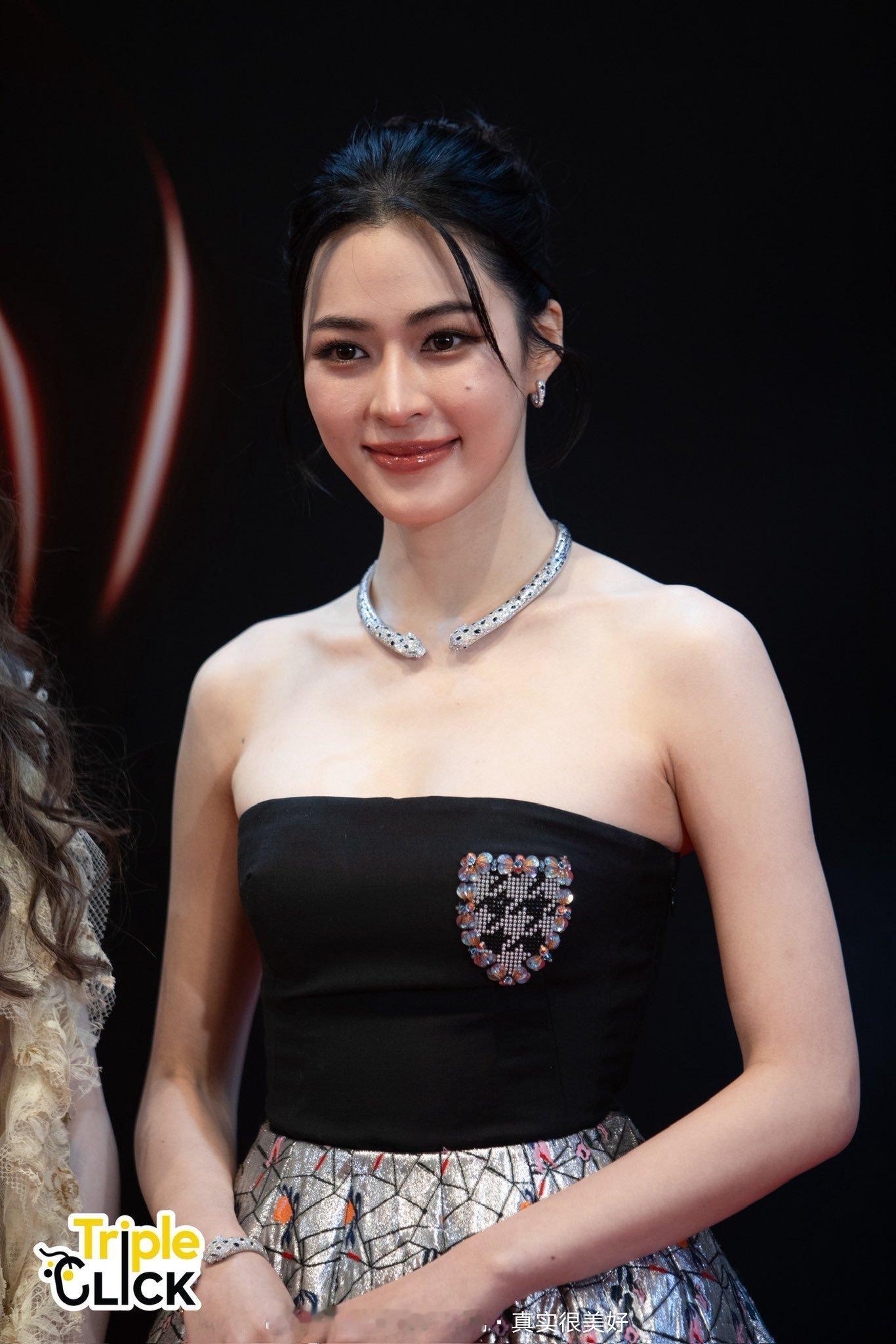 Lingorm邝玲玲，orm kornnaphat今日微博文化交流之夜红毯新闻图