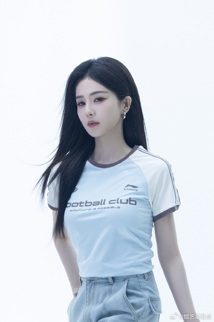 白鹿早春运动风ootd  白鹿早春运动风ootd真的是青春又非常的有少女感的呀！