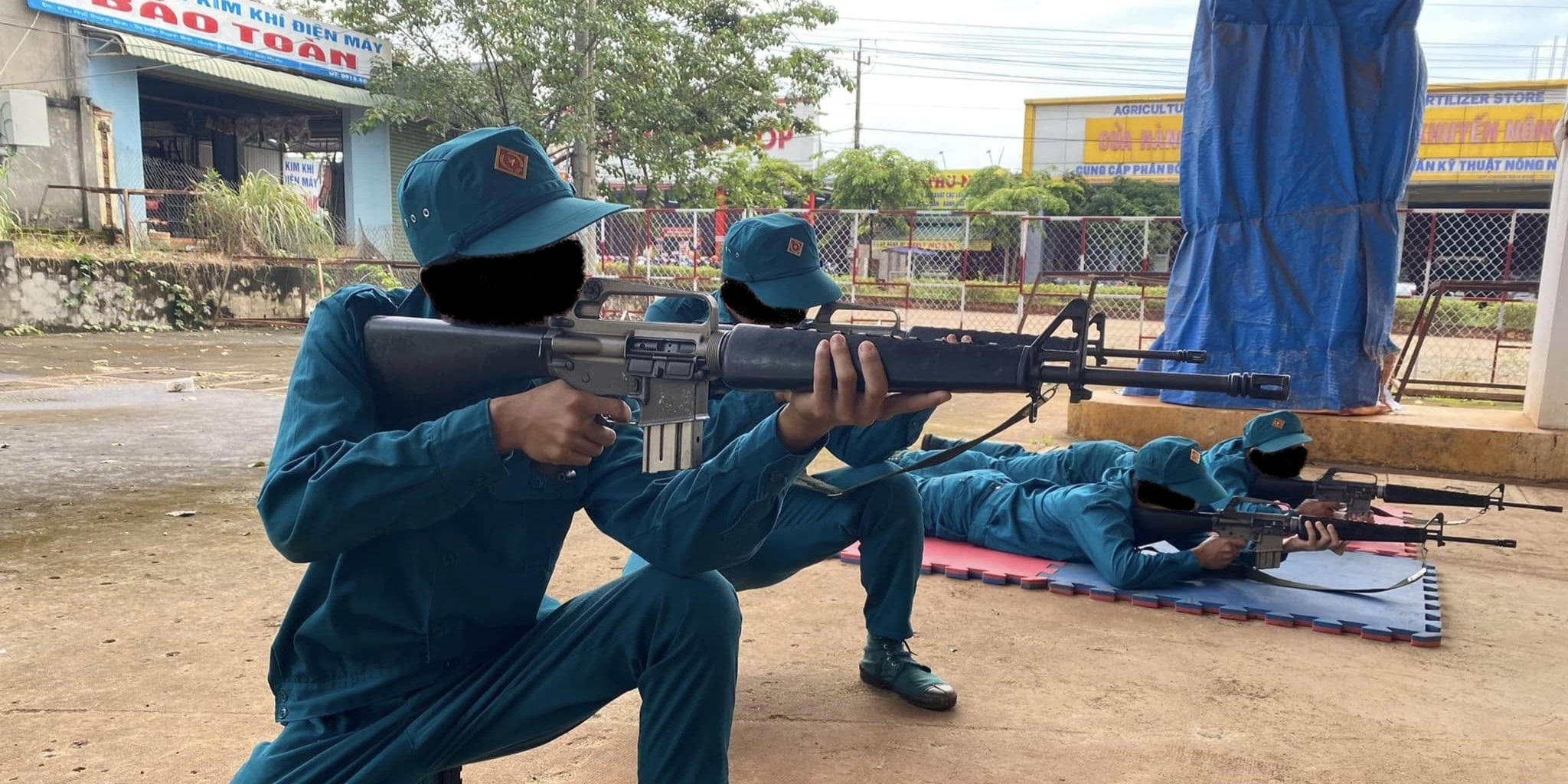 越军这批AR-15/M-16都包浆了还在用，估计好几代民兵都使用过，老美的质量确